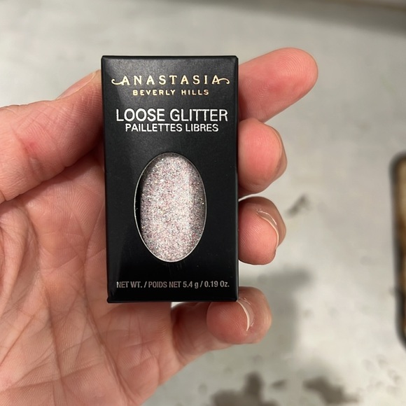 NUDESTIX Black and Red Concealer Makeup Set - Picture 7 of 11